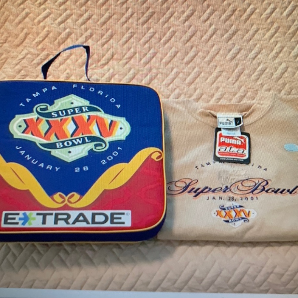 Super Bowl XXXV Bol Tampa 2001 vintage sweatshirt and halftime bundle
